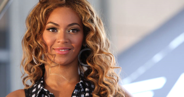 Dünyaca Ünlü Şarkıcı Beyonce, Kilise Aldı
