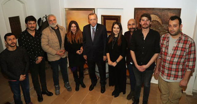 Cumhurbaşkanı Erdoğan’dan Ünlü Oyunculara Sürpriz Ziyaret