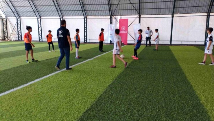 Muş’ta Kur’an kurslarına devam eden öğrenciler ortasında futbol turnuvası düzenlendi