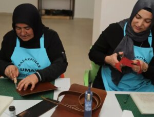 Kayseri’de kurulan Bayan Kooperatifleri Projesi sayesinde çok sayıda eser el emeğiyle hizmete sunuldu