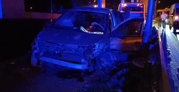 Bursa’da araba ile kamyonet çarpıştı: 2 yaralı